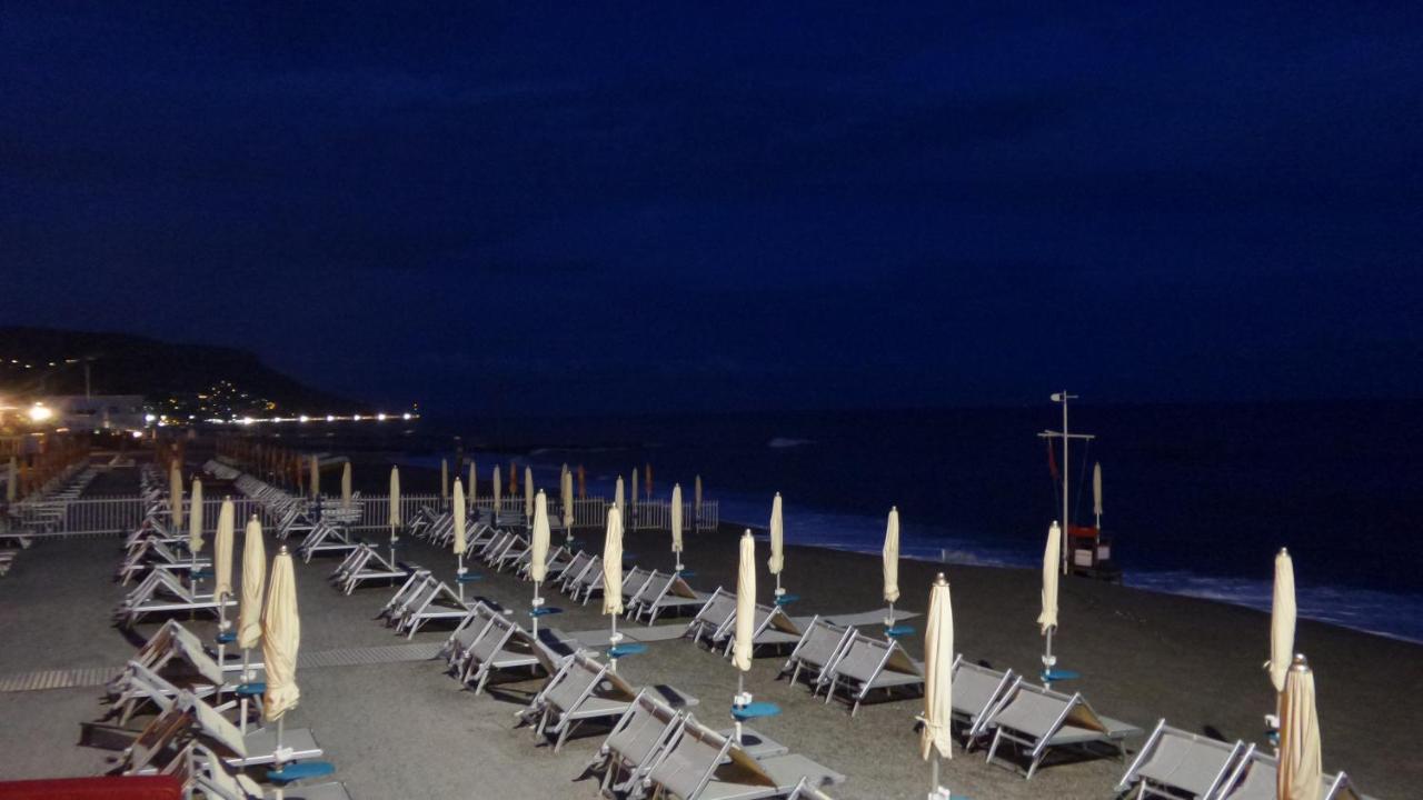 Bed and Breakfast Ghiro Ghiotto à Pietra Ligure Extérieur photo