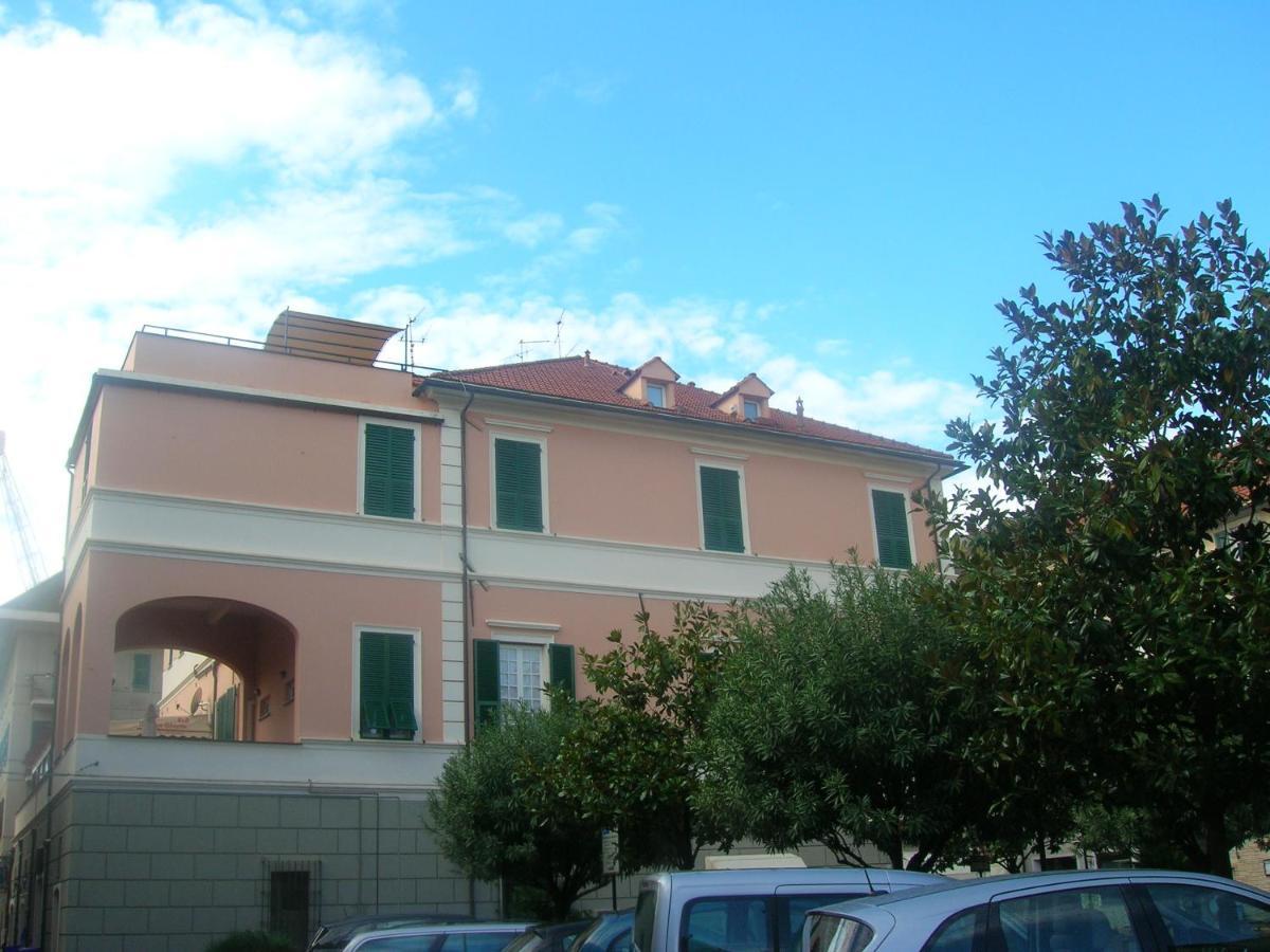 Bed and Breakfast Ghiro Ghiotto à Pietra Ligure Extérieur photo